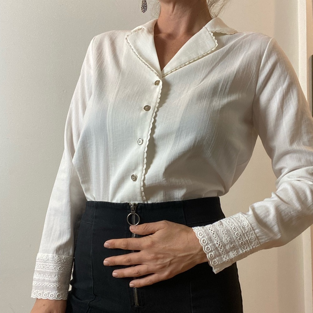 Simple Retro White Lace-Trim Button Front Blouse
